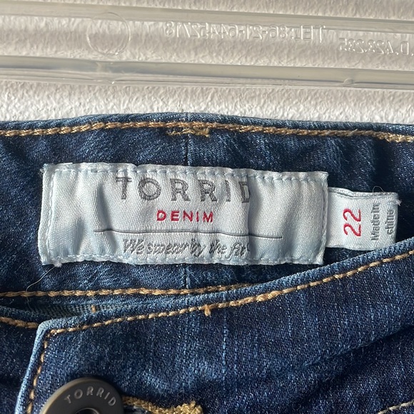 Torrid Rolled Denim Shorts - Picture 2 of 6
